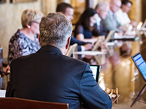 Lisää tietoa lain vahvistamisesta.