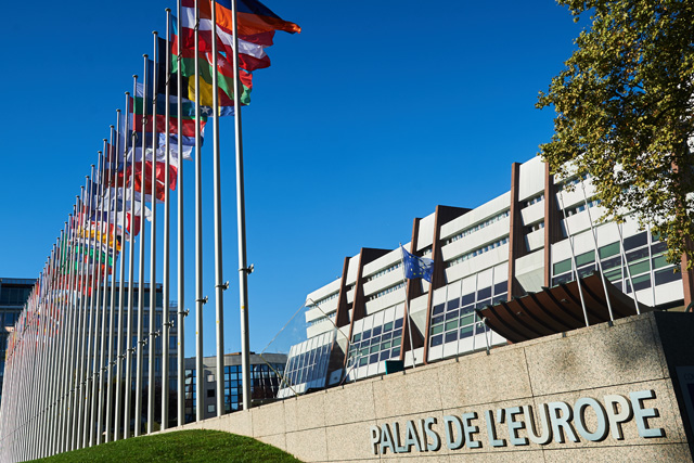 Euroopan neuvoston parlamentaarisen yleiskokouksen kokousrakennus ulkoapäin kuvattuna.