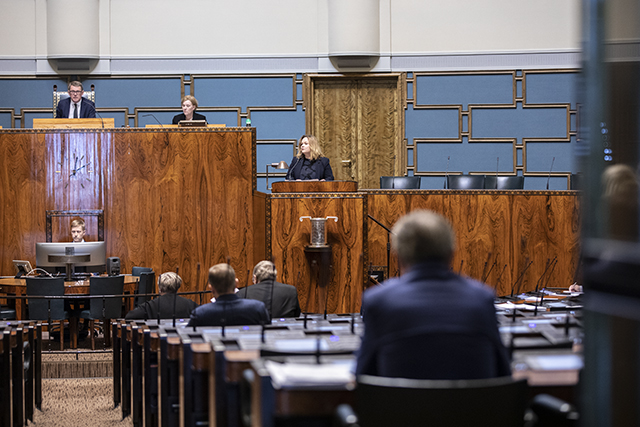 Eduskunnan täysistunnossa tartuntalaki koskeva esitys käsittelyssä 19. toukokuuta