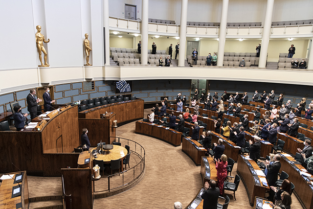 MPs applauding Ukrainian Ambassador attending the plenary session in the diplomats' gallery