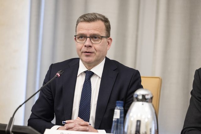Puhemies ja hallitustunnustelija Petteri Orpo tiedotustilaisuudessa.